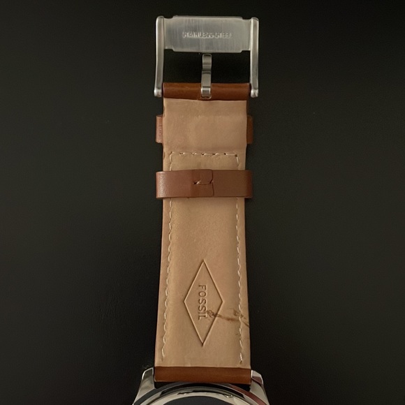 Brown Leather Fossil Watch - Picture 5 of 6